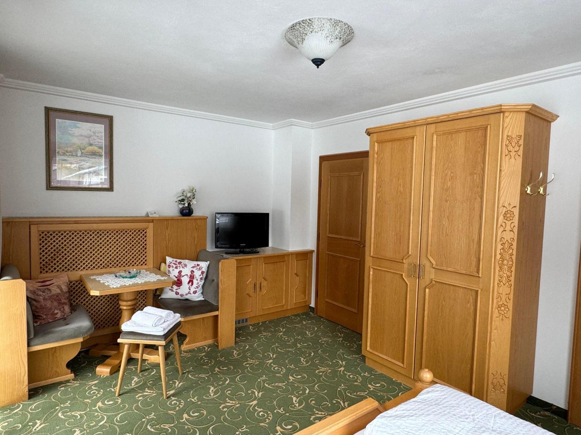 Gaestehaus Huber Хольцгау Номер фото